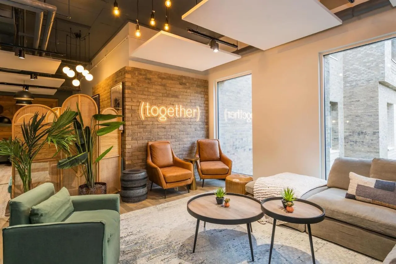 Hillfort House: Modern Studios with Shared Kitchen in Brighton Apartment