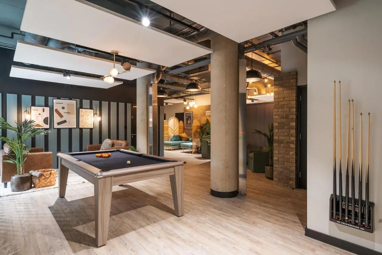 Apartment Hillfort House: Modern Studios with Shared Kitchen in Brighton United Kingdom