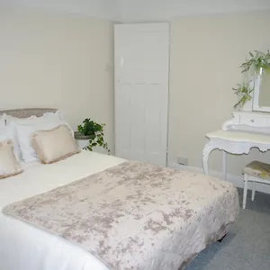 https://spacious-and-smart-warm-flat.cambridgehotelsuk.com